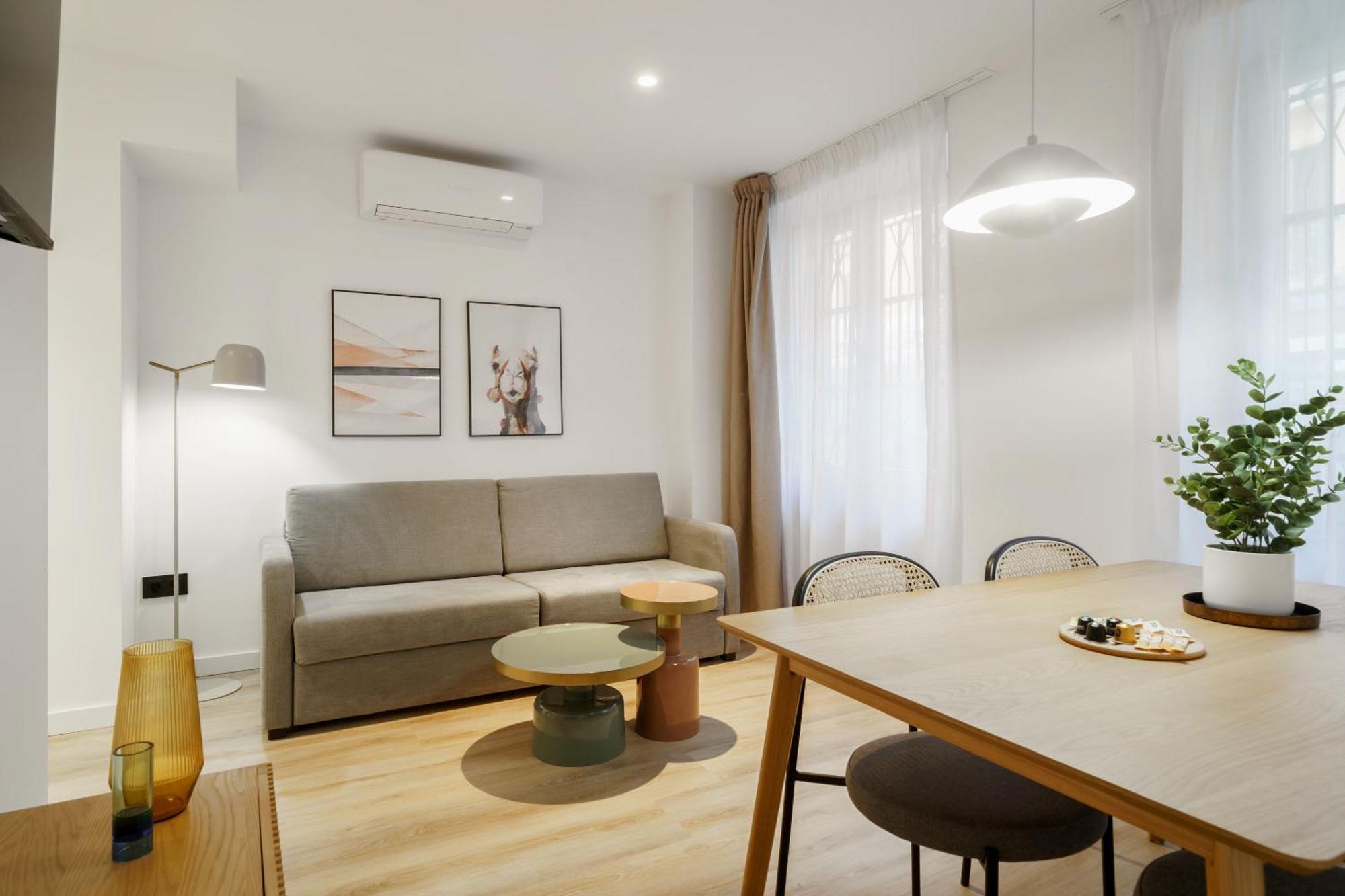Limehome Malaga Calle Victoria מראה חיצוני תמונה
