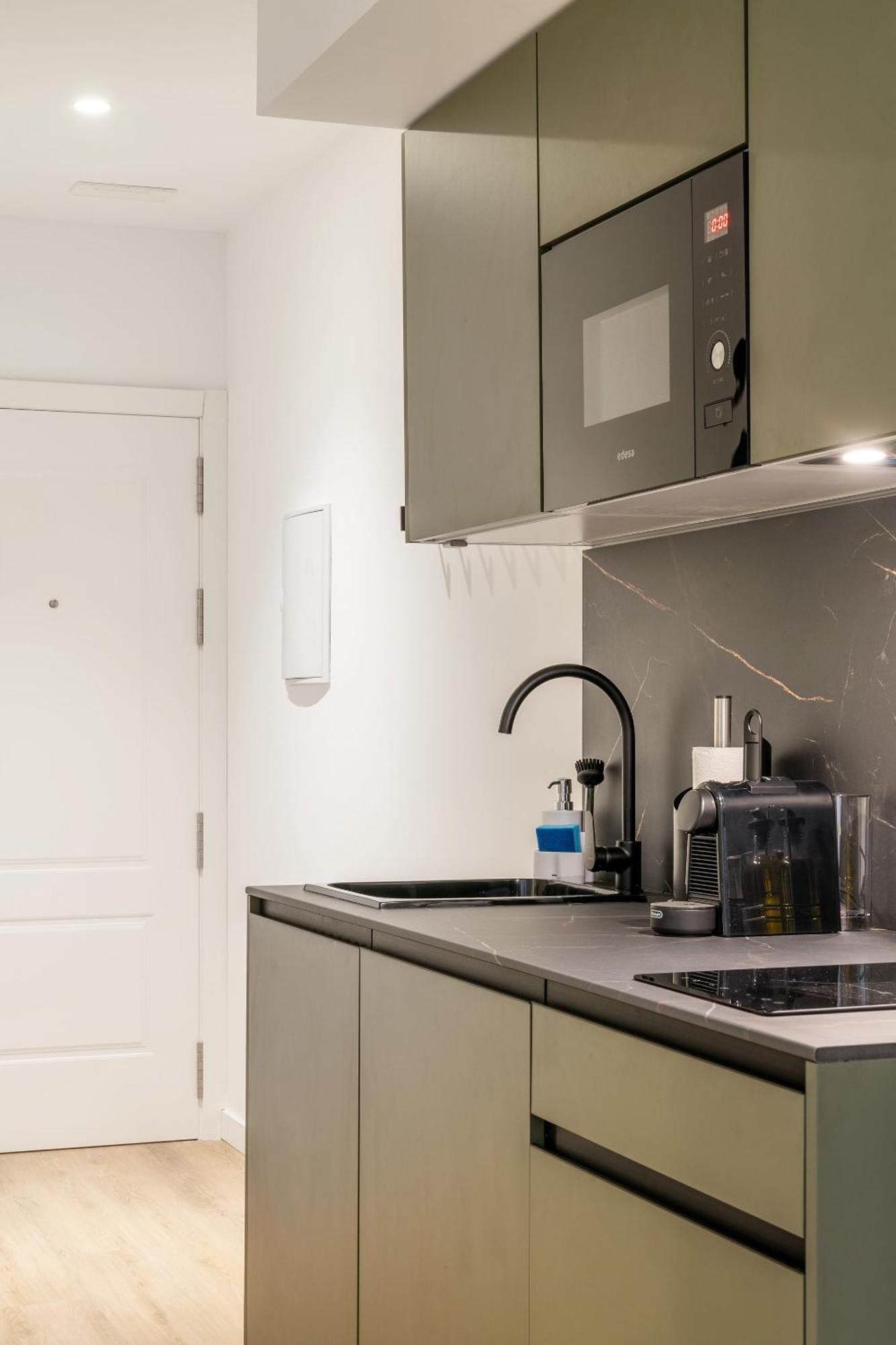 Limehome Malaga Calle Victoria חדר תמונה